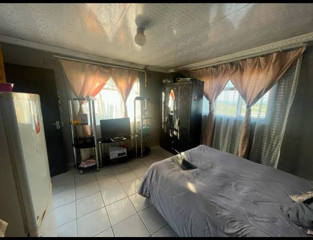 10 BEDROOM HOUSE FOR SALE IN AMANDAWE